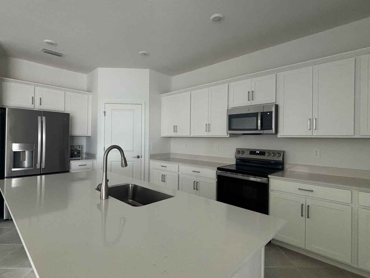 7869 Lakes Edge Ln - Photo 4 of 21