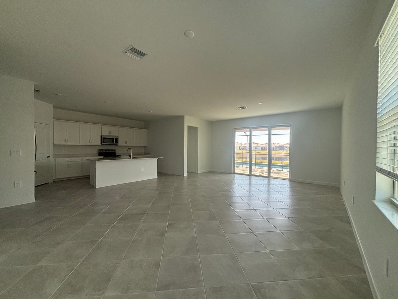 7869 Lakes Edge Ln - Photo 5 of 21