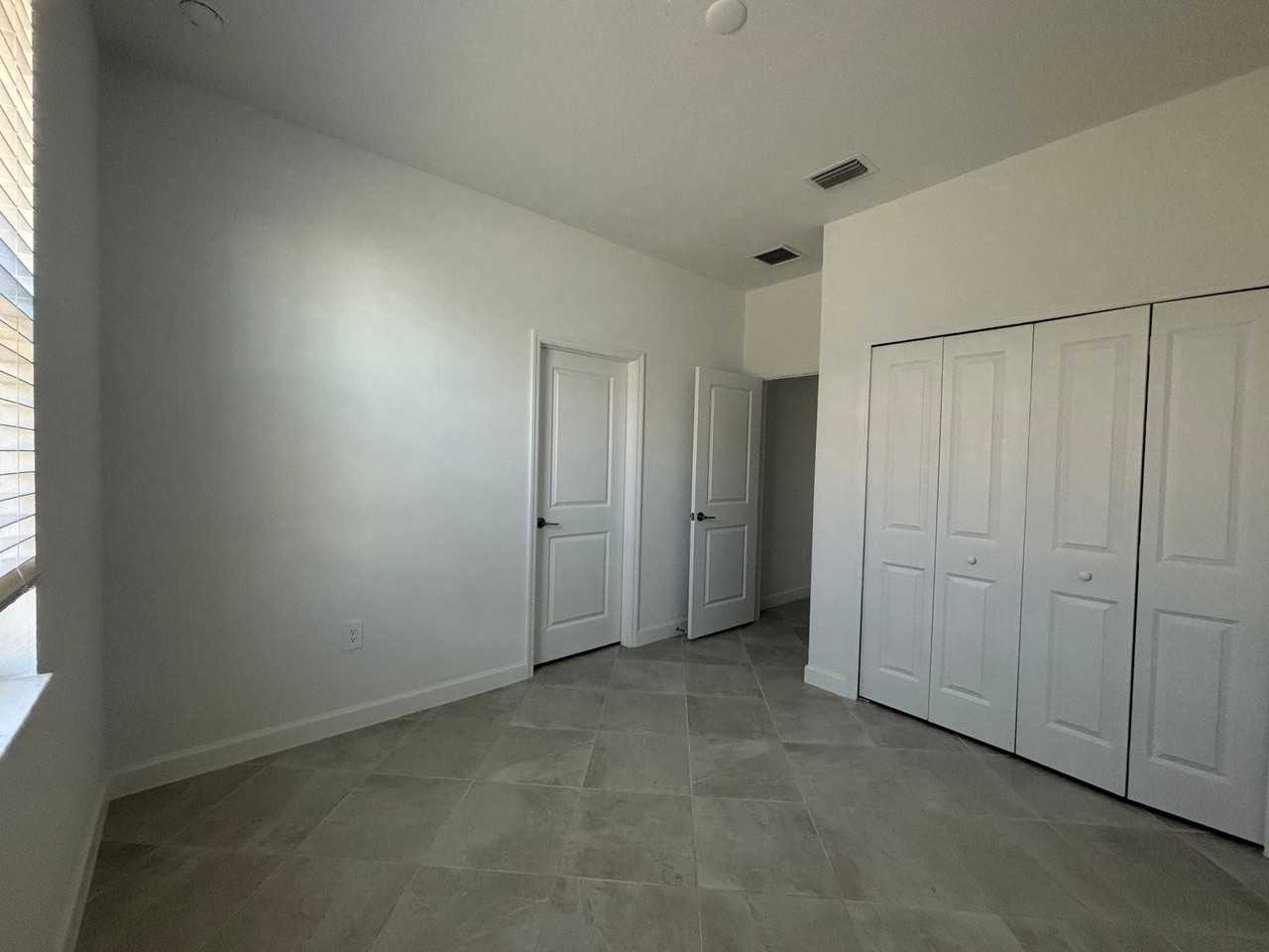 7869 Lakes Edge Ln - Photo 7 of 21