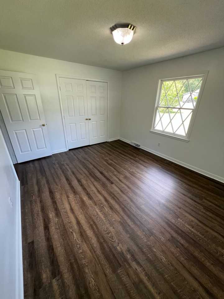1103 Hickory St - Photo 2 of 12
