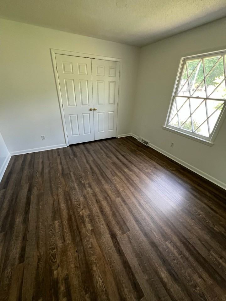 1103 Hickory St - Photo 3 of 12