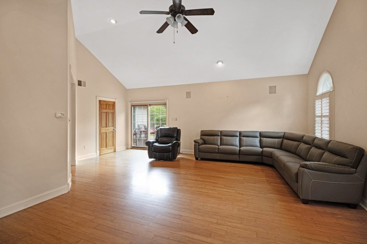 605 Hidden Ln - Photo 5 of 20