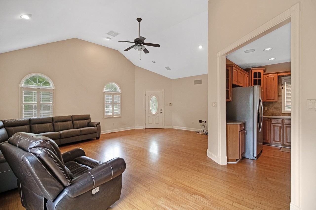605 Hidden Ln - Photo 6 of 20