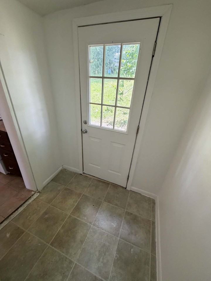 141 Maple St #B - Photo 5 of 10