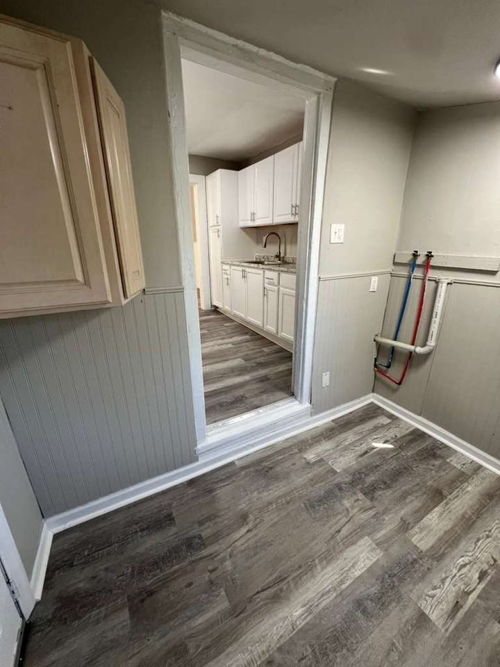 327 N Broad St - Photo 4 of 17