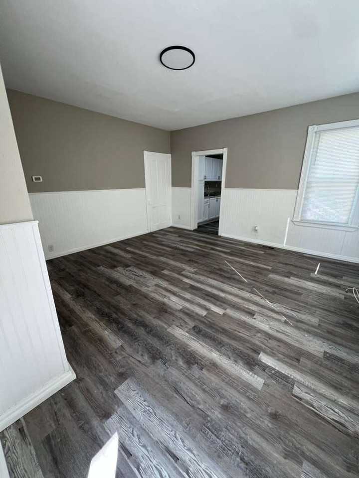 327 N Broad St - Photo 5 of 17