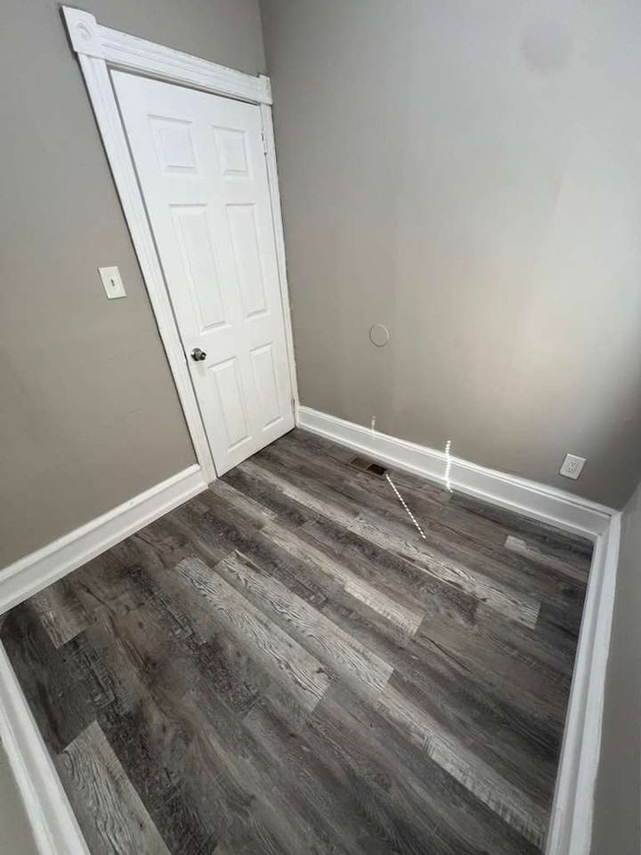 327 N Broad St - Photo 6 of 17