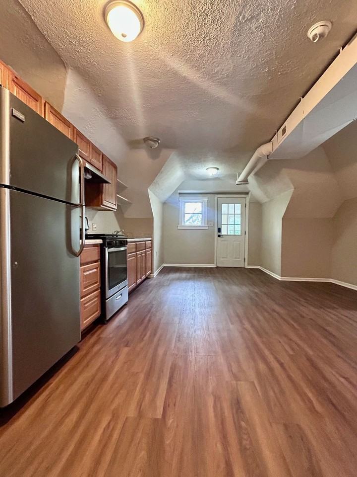 199 Beck Ave #3 - Photo 3 of 14