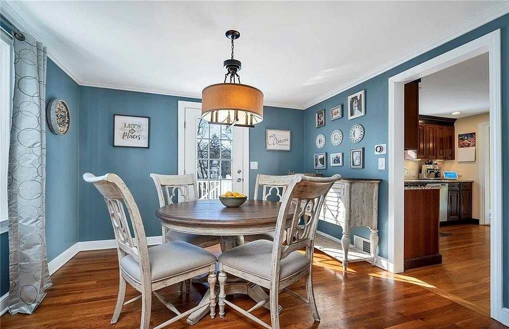 319 Mount Pleasant Ave - Photo 5 of 20