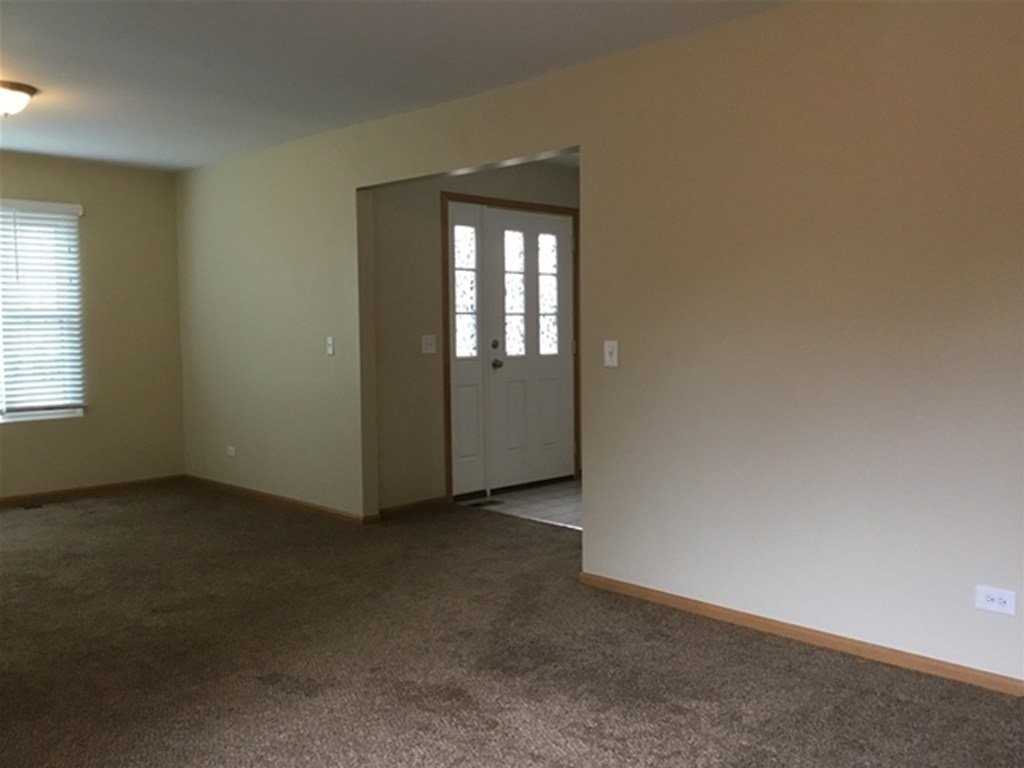 481 Pheasant Chase Dr - Photo 4 of 12