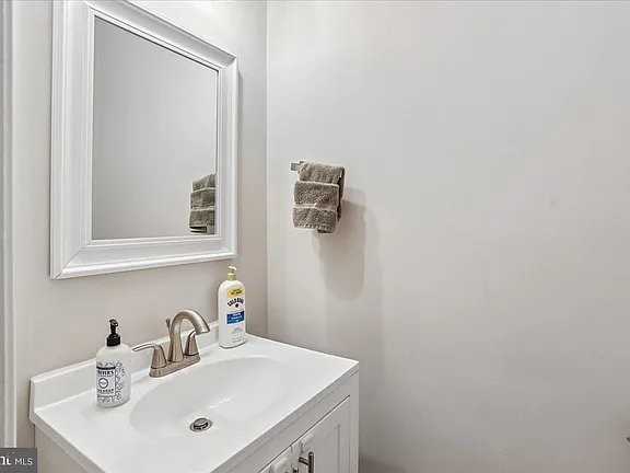 13036 Mill House Ct - Photo 5 of 19