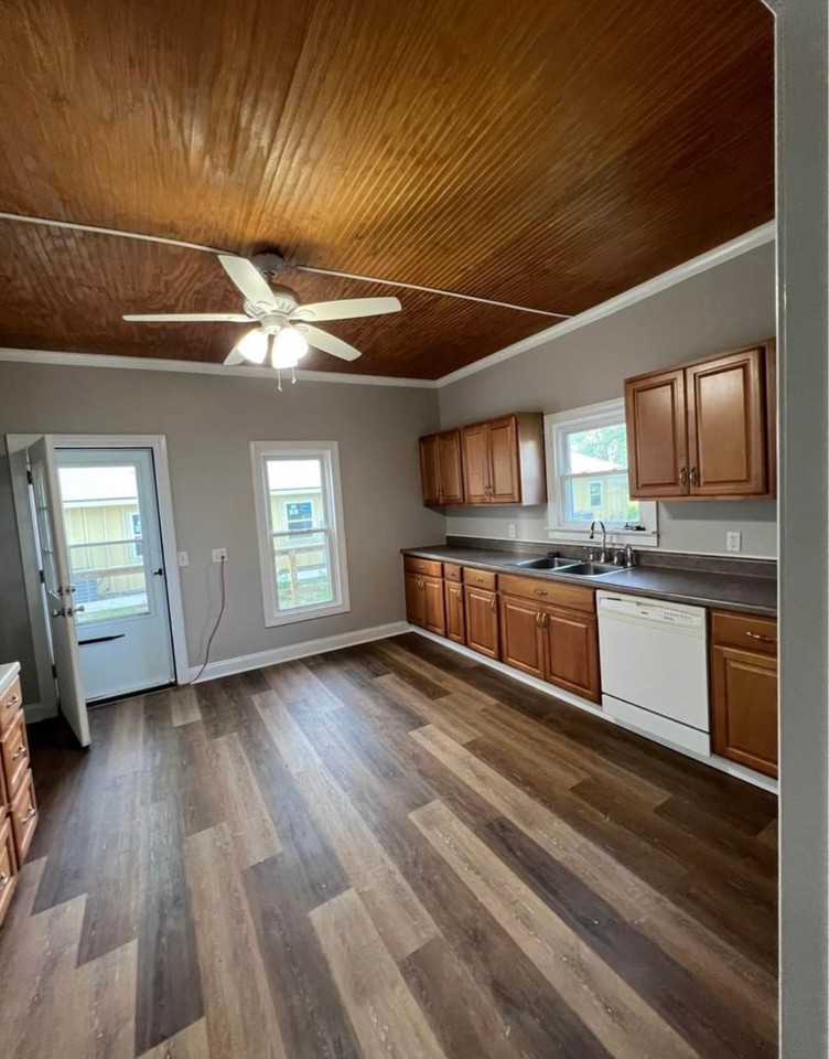 322 N Delaware Ave - Photo 4 of 11
