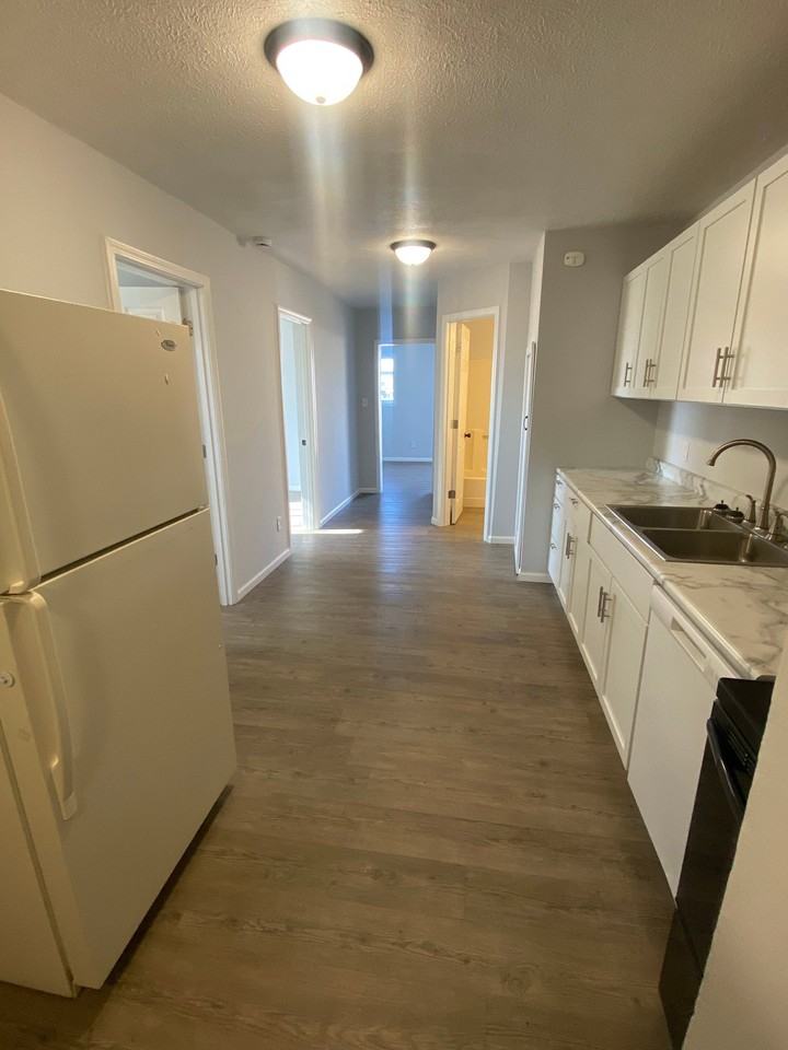 519 S Clark St - Photo 5 of 8