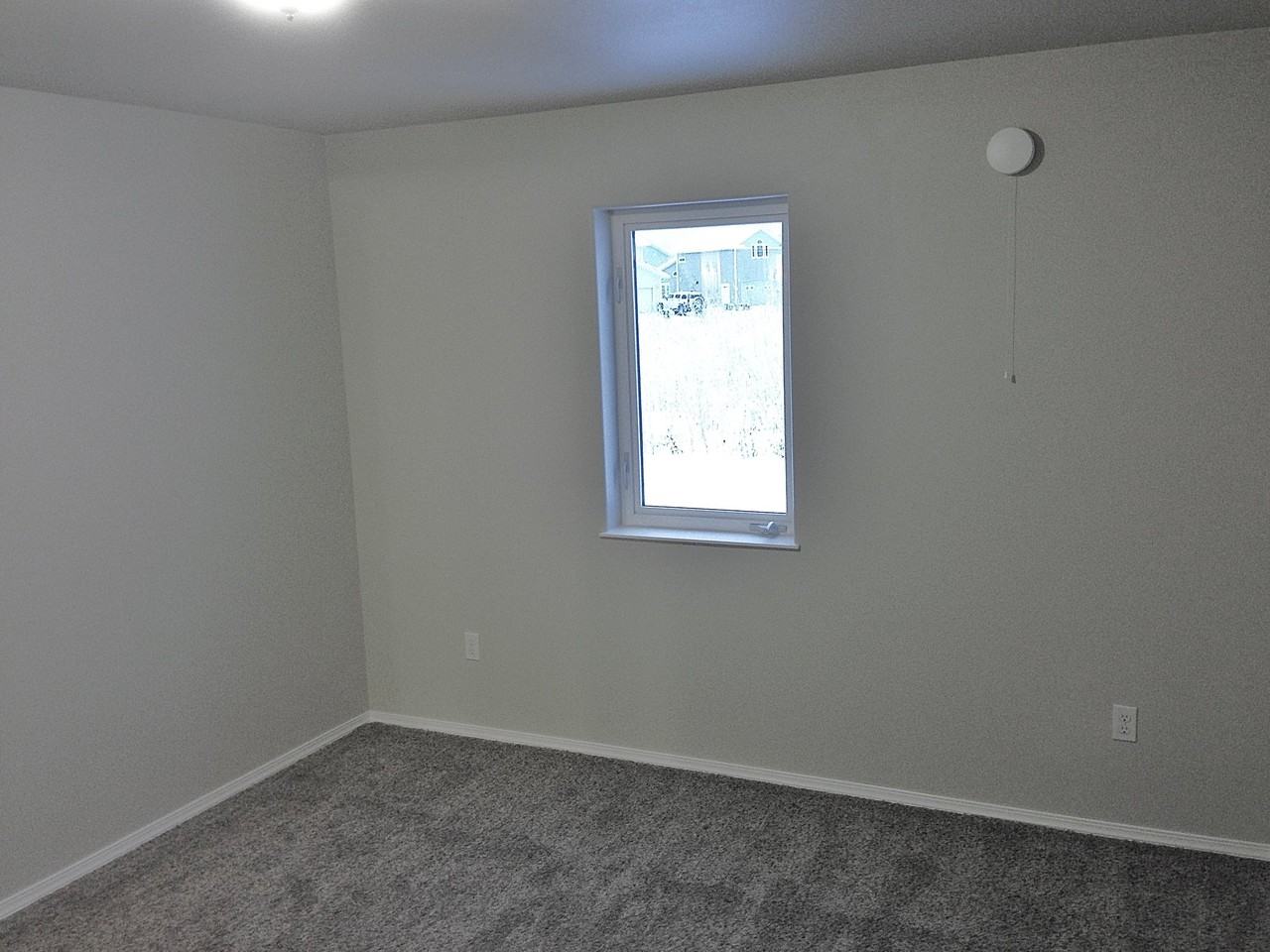 436 Rea Ave - Photo 4 of 10