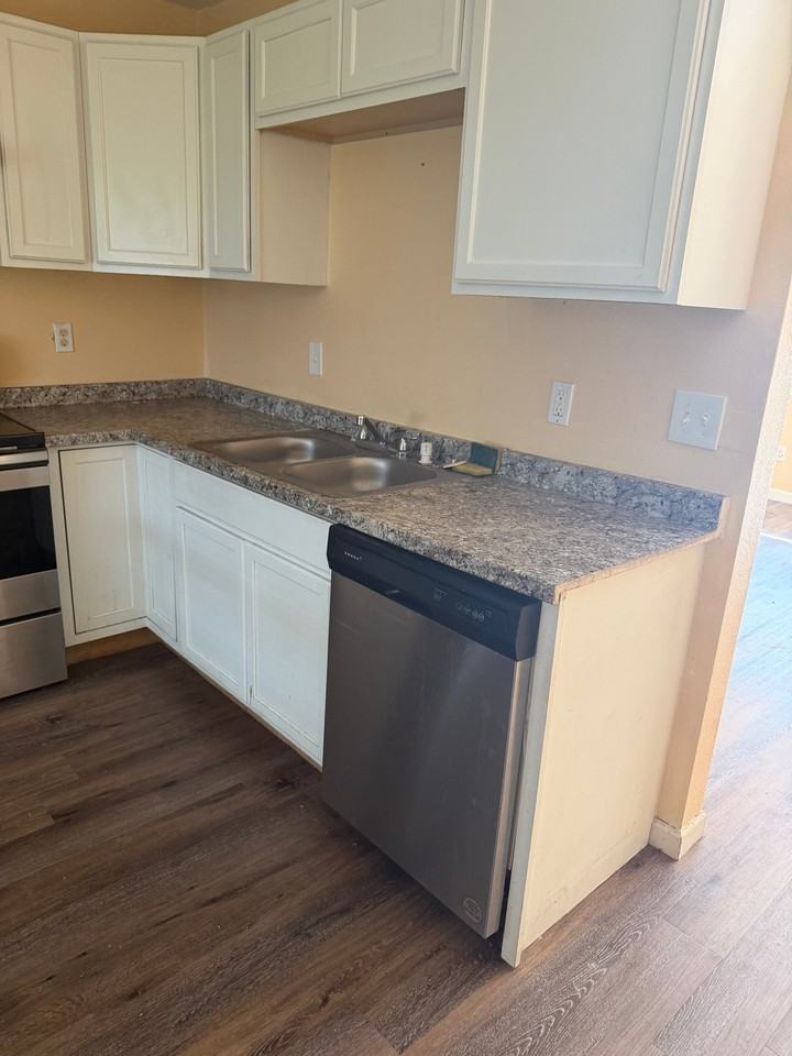 1015 14th St #4 - Photo 2 of 14
