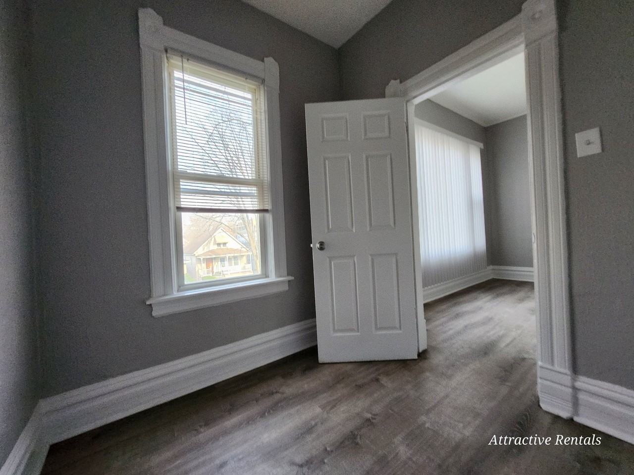 7636 S Drexel Ave #2 - Photo 4 of 15