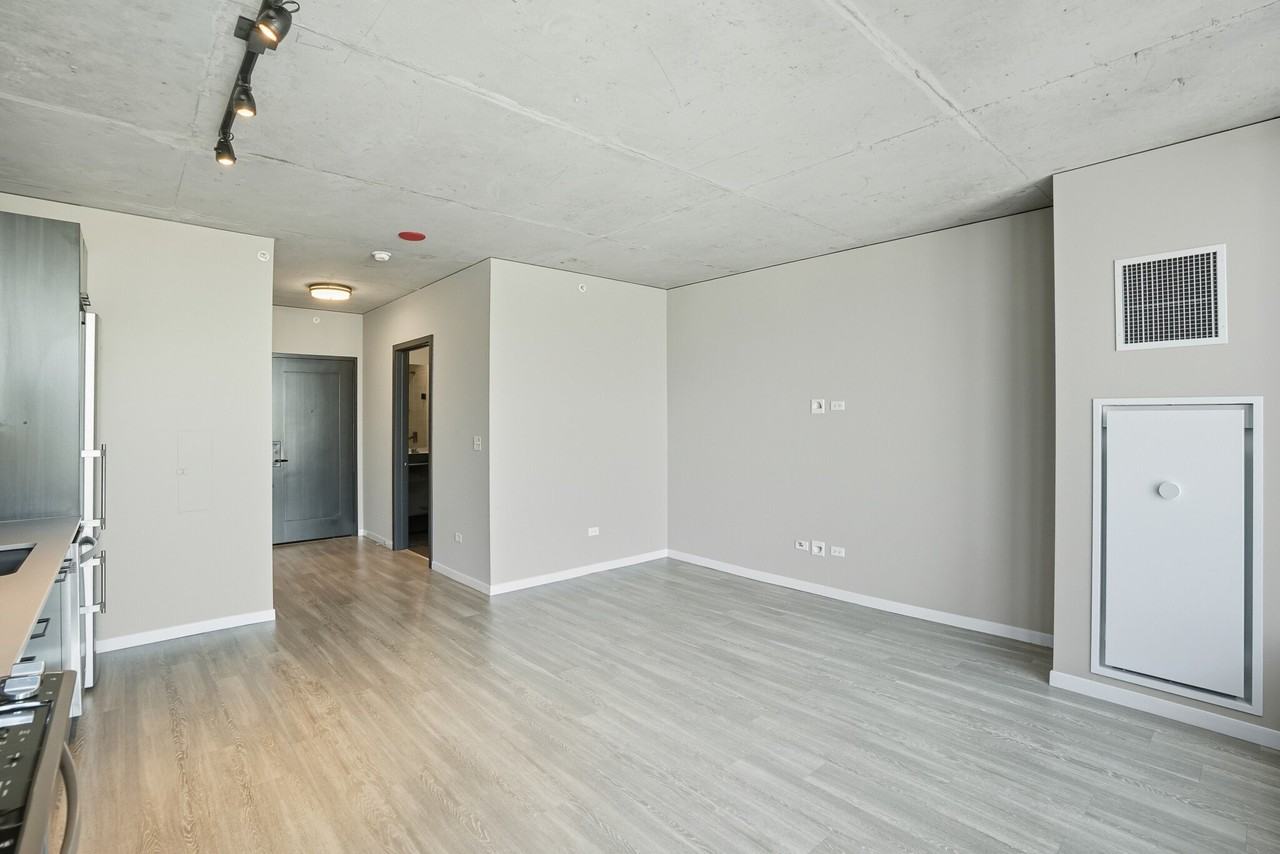 36 N Sangamon St - Photo 3 of 17