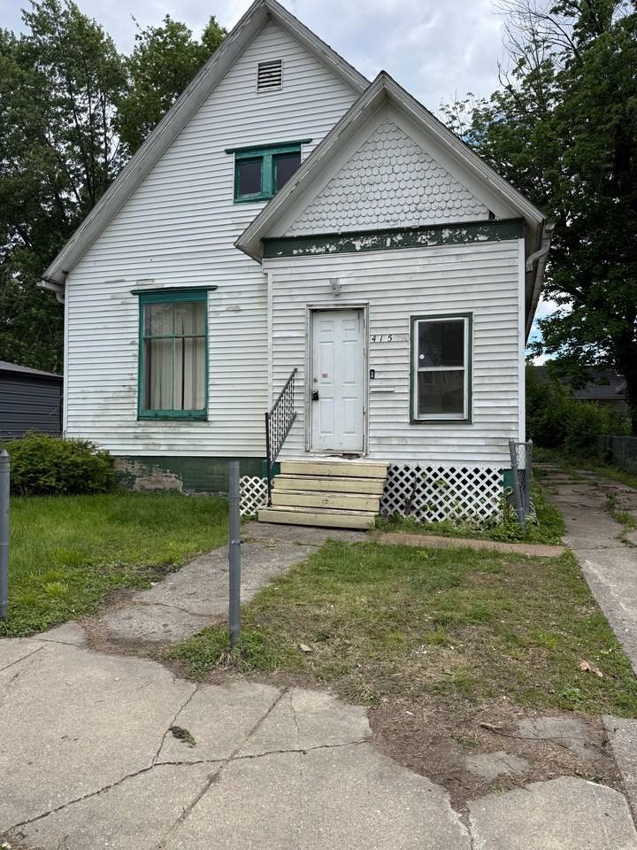 415 E Division St - Photo 2 of 19
