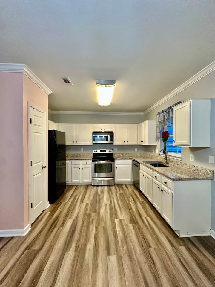 9472 Black Hawk Court Manassas Park, Va ##Va - Photo 7 of 19
