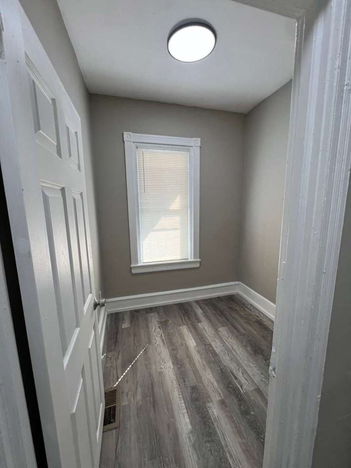 325 N Broad St #A - Photo 5 of 16