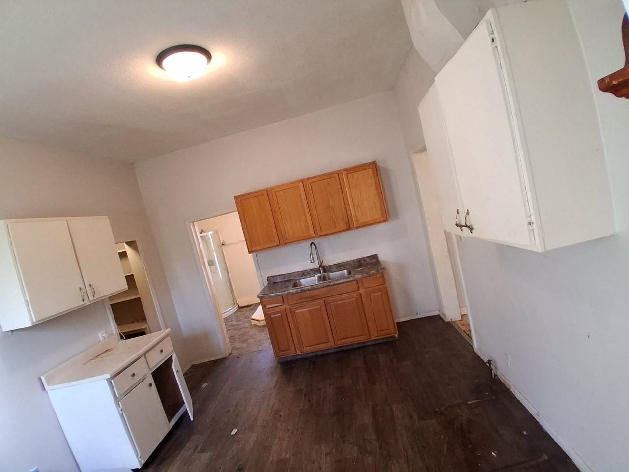 1117 Ne Glendale Ave - Photo 4 of 20