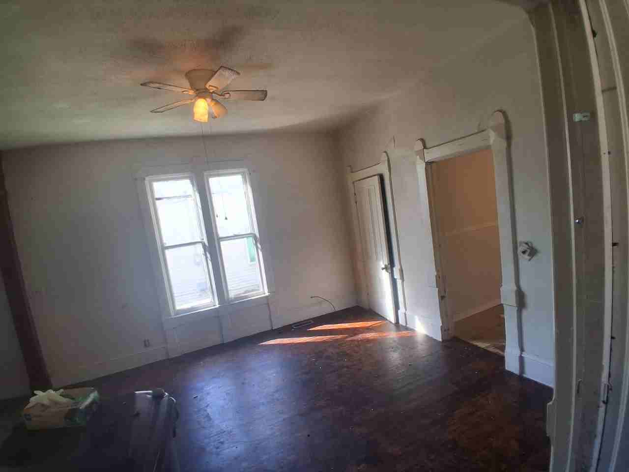 1117 Ne Glendale Ave - Photo 5 of 20