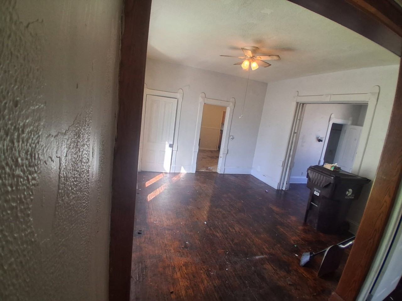 1117 Ne Glendale Ave - Photo 6 of 20