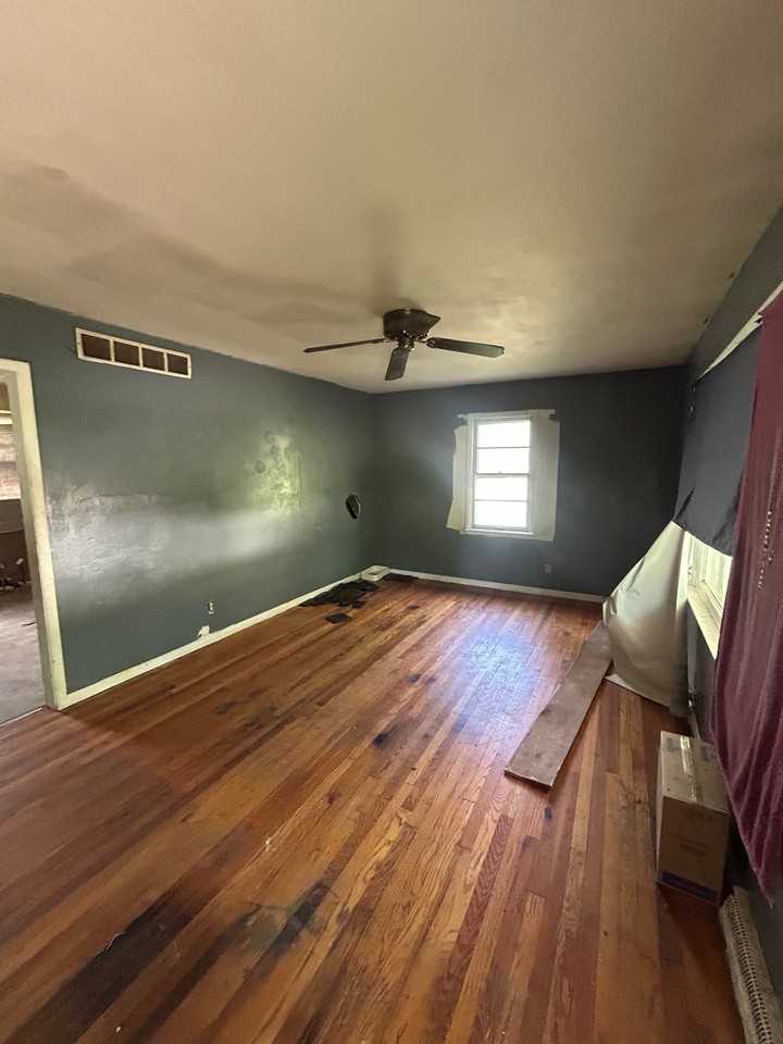 10149 Baron Dr - Photo 4 of 19