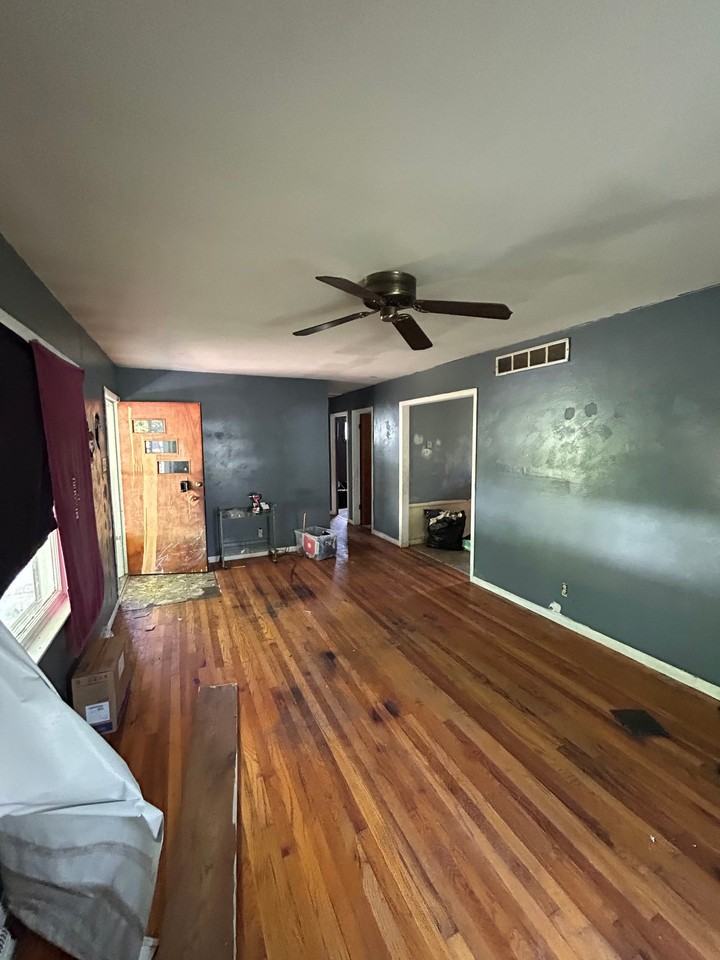 10149 Baron Dr - Photo 5 of 19