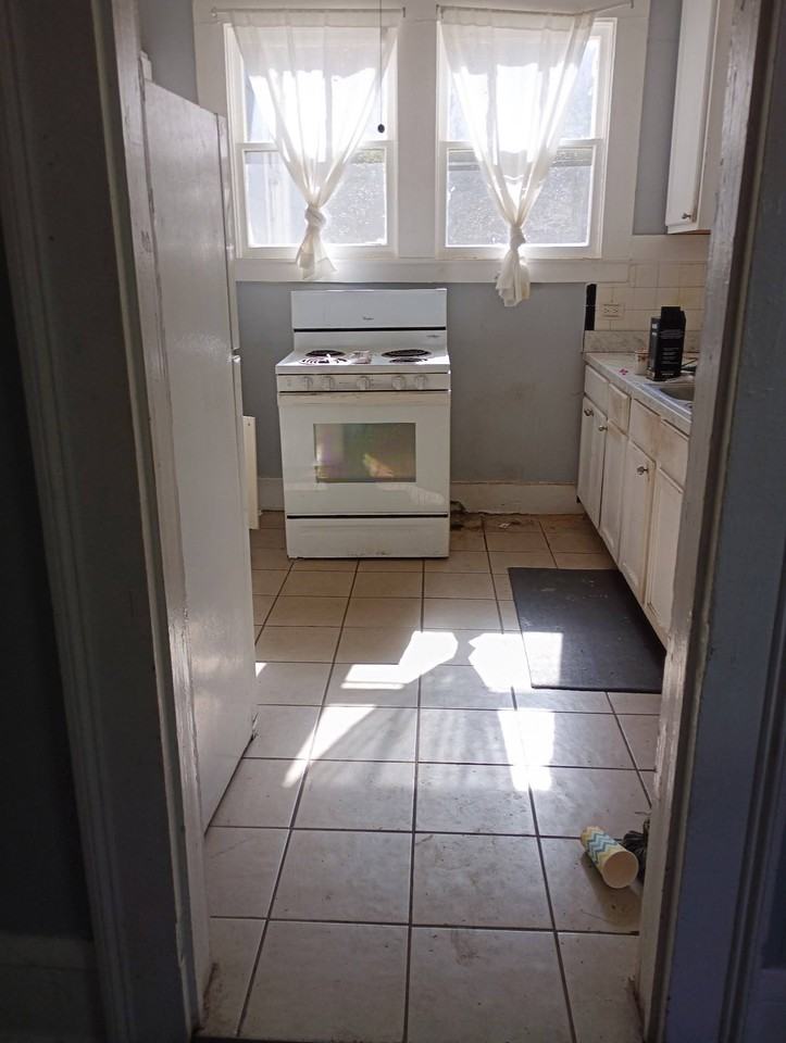 2120 E 3rd St - Photo 3 of 8