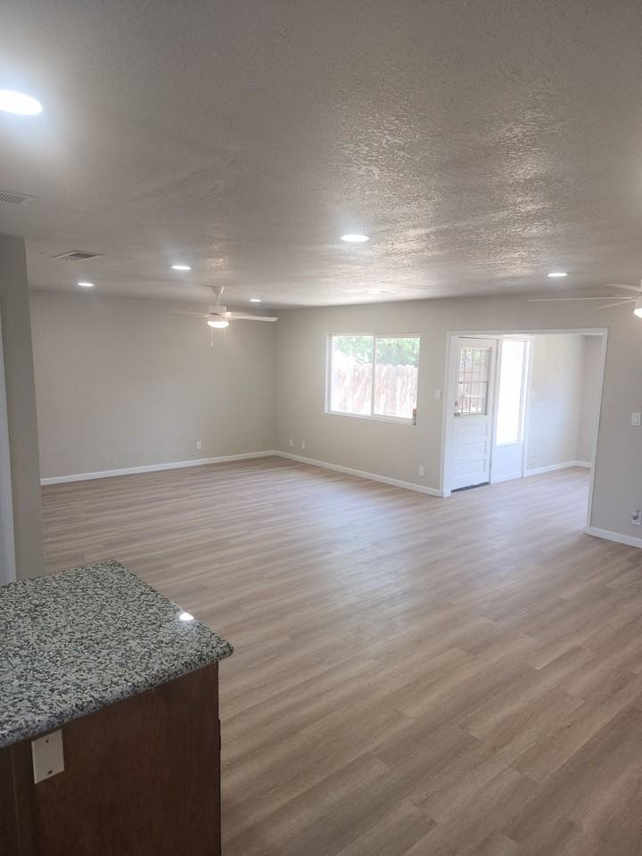 345 E Lemmon Way - Photo 2 of 4