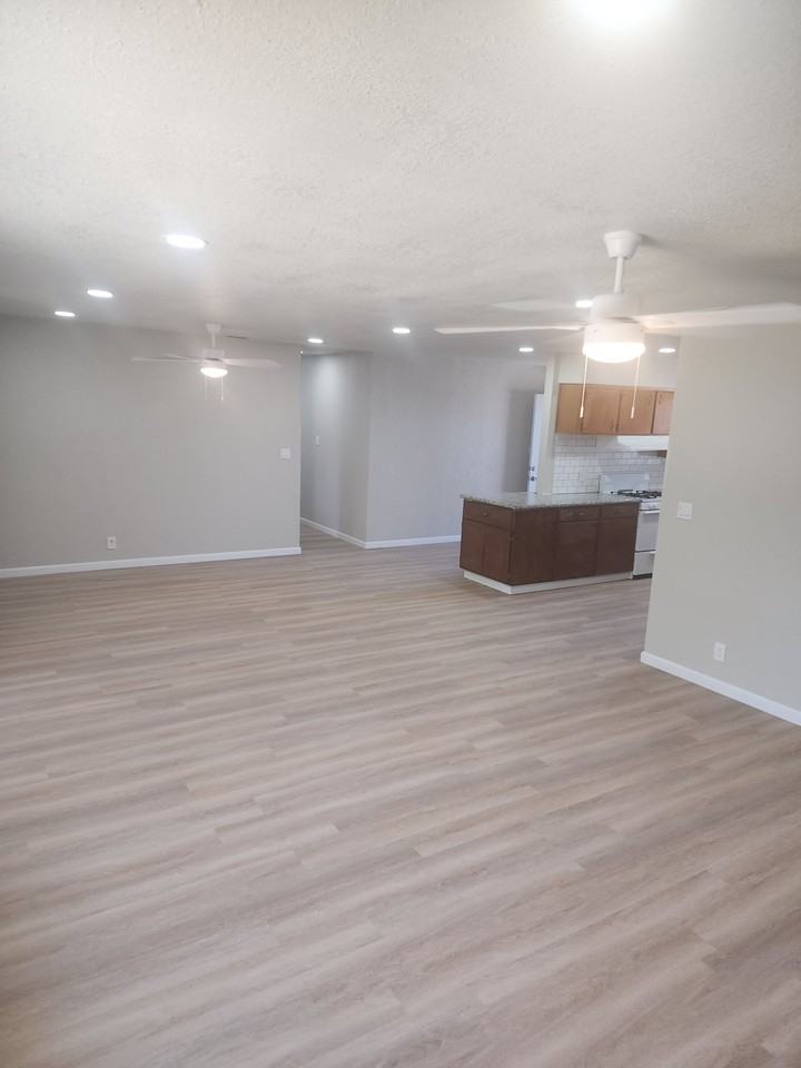 345 E Lemmon Way - Photo 3 of 4