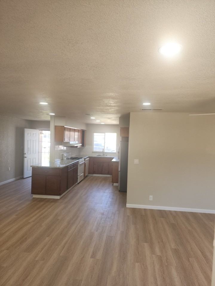 345 E Lemmon Way - Photo 4 of 4