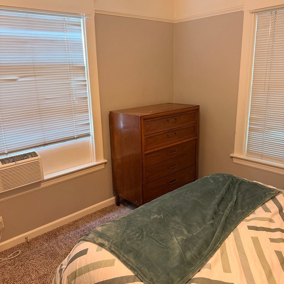 2612 Q St #2612 - Photo 3 of 10