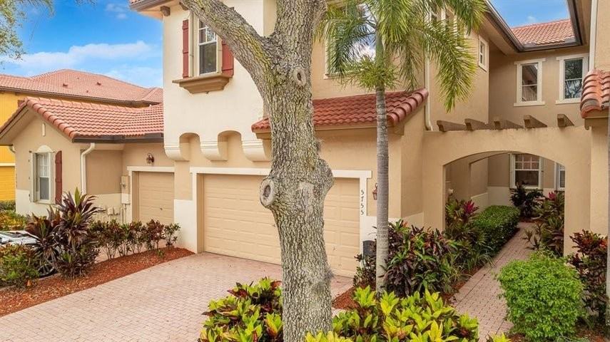 5755 Nw 120th Ave - Photo 3 of 8