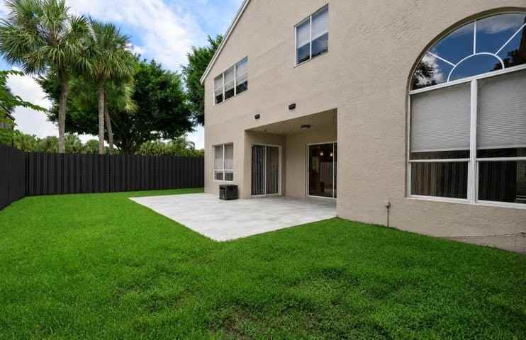 7701 Nw 61st Ter - Photo 3 of 8