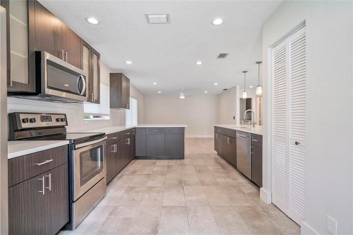 7701 Nw 61st Ter - Photo 4 of 8