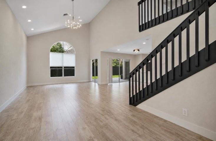 7701 Nw 61st Ter - Photo 5 of 8