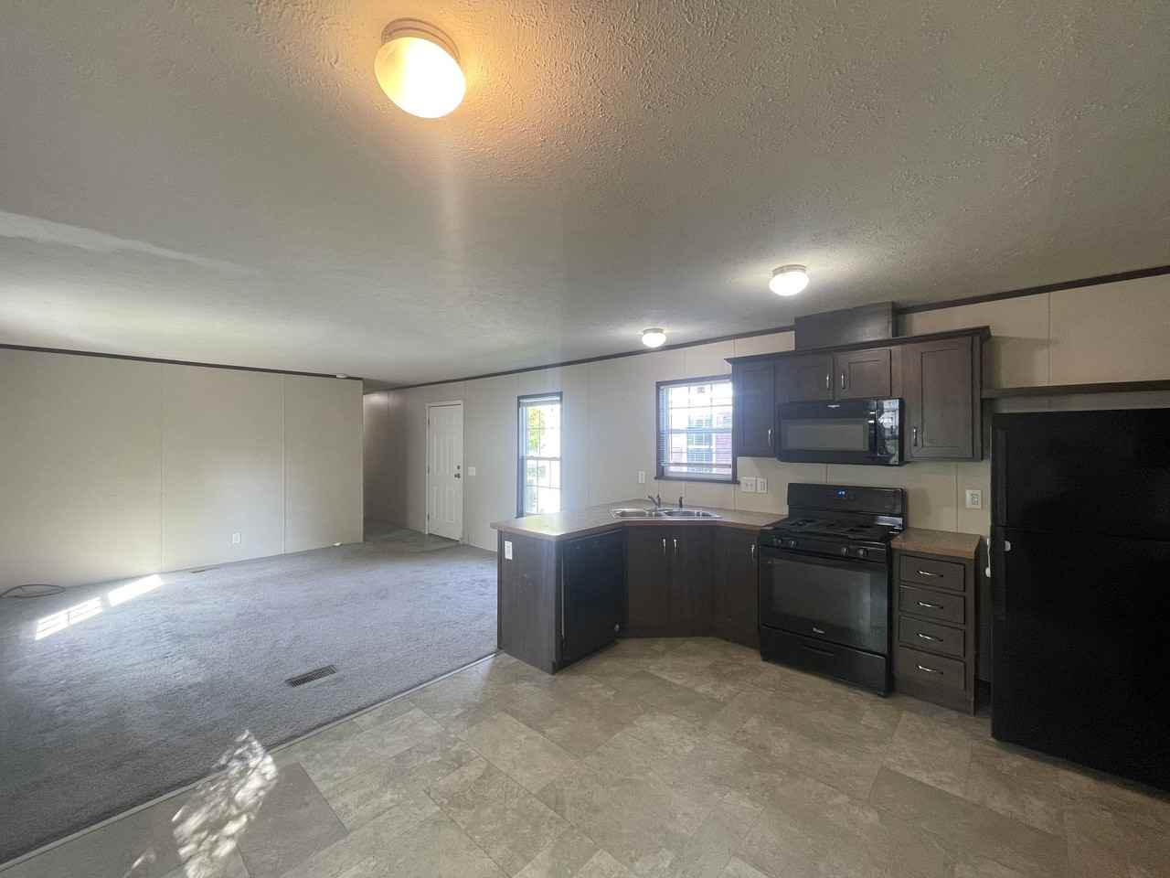 87 W Manor St - Photo 2 of 12