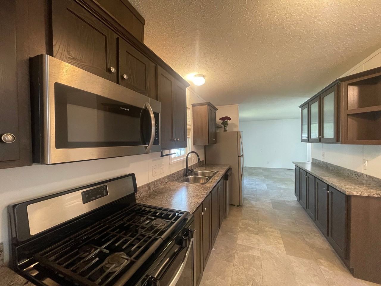 98 E Manor St - Photo 2 of 13
