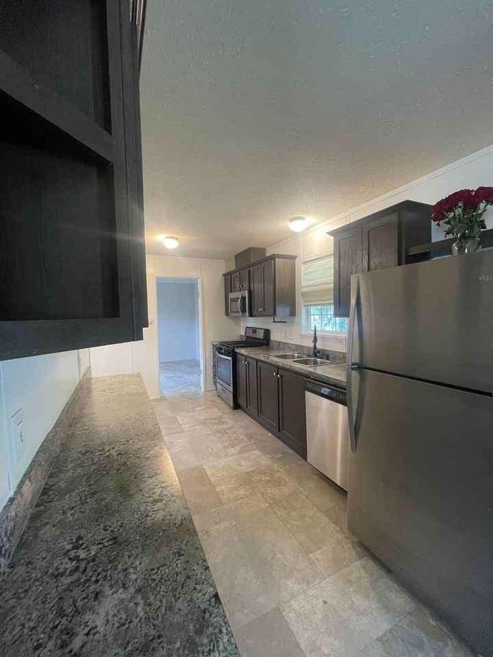 98 E Manor St - Photo 3 of 13