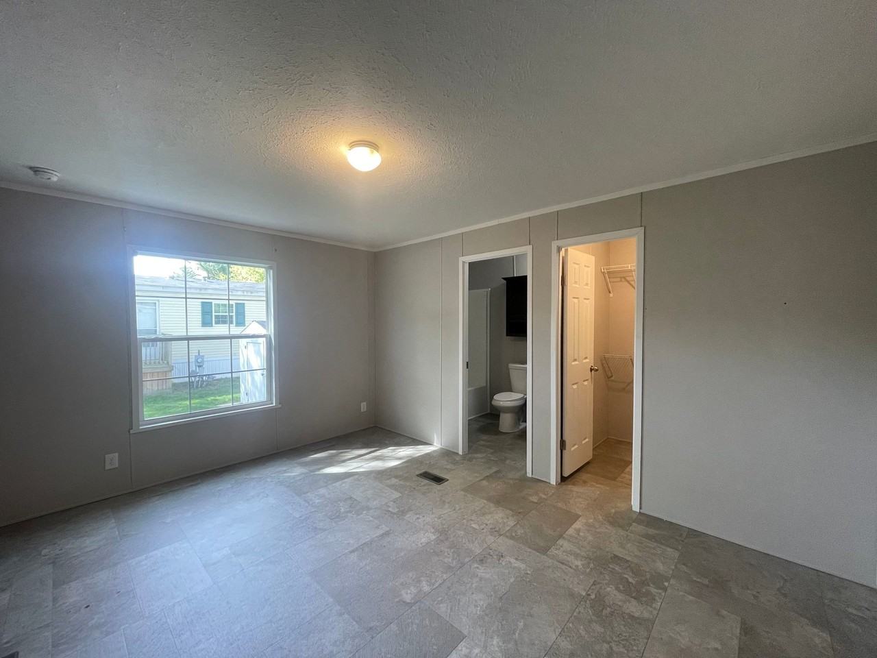 98 E Manor St - Photo 6 of 13