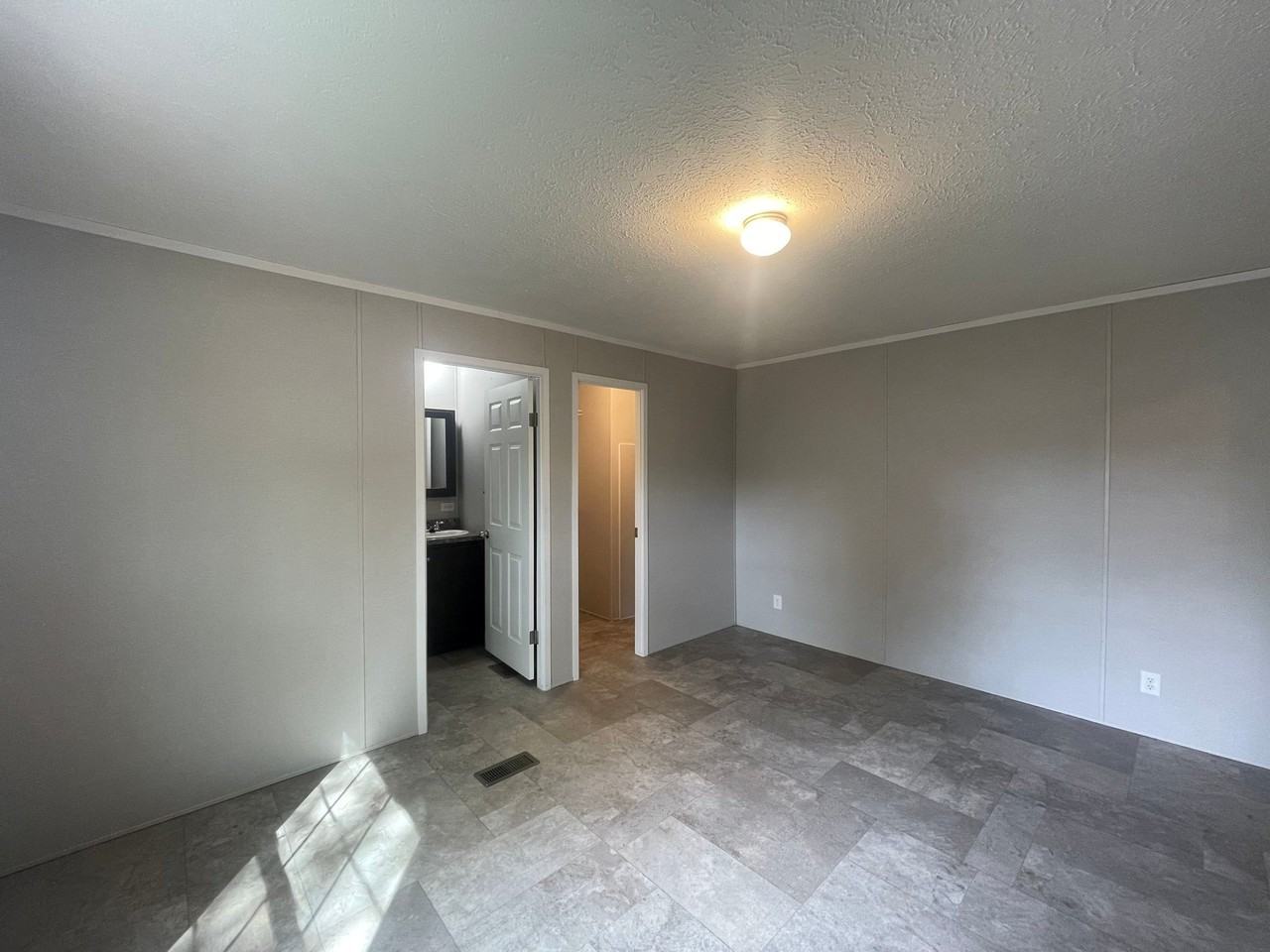 98 E Manor St - Photo 7 of 13