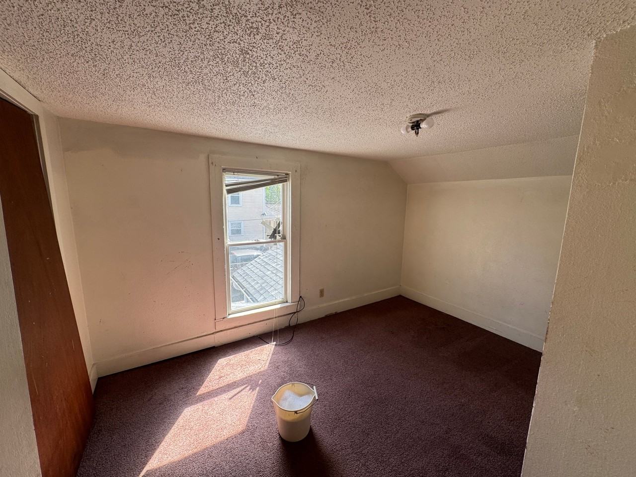 861 Vine St - Photo 4 of 4