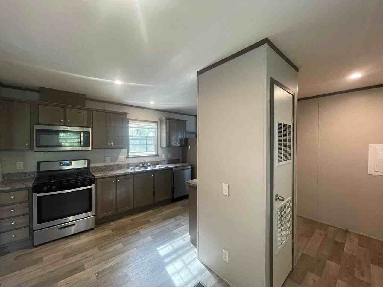391 Shummard Br - Photo 3 of 9