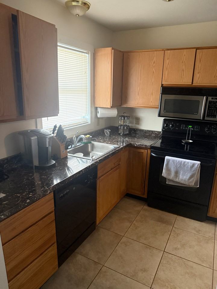 32 Allen Dr #2 - Photo 3 of 16