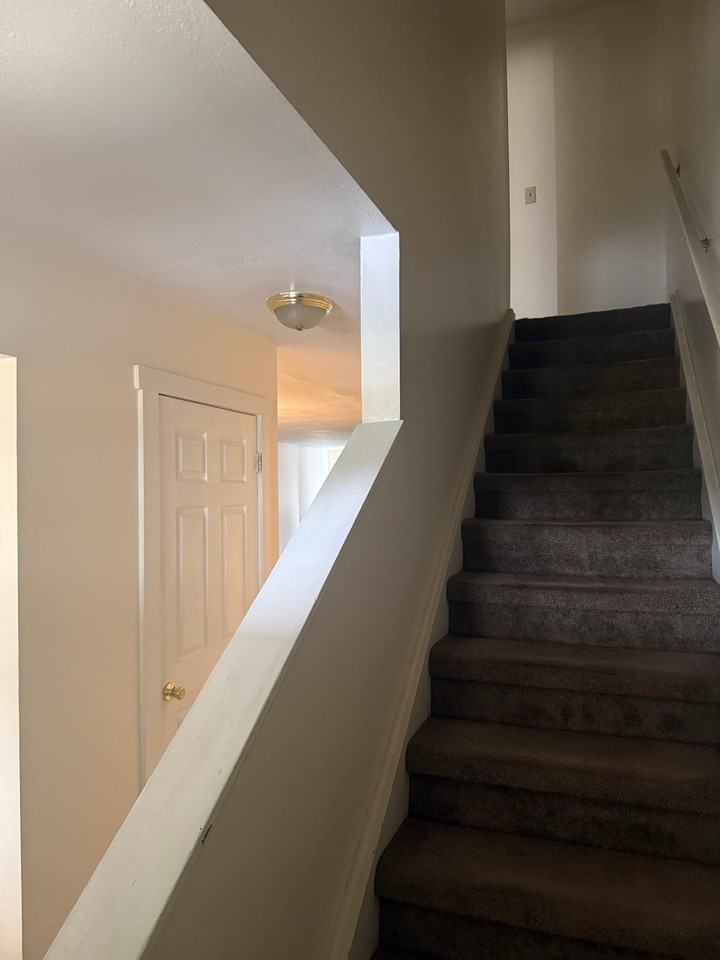 32 Allen Dr #2 - Photo 6 of 16