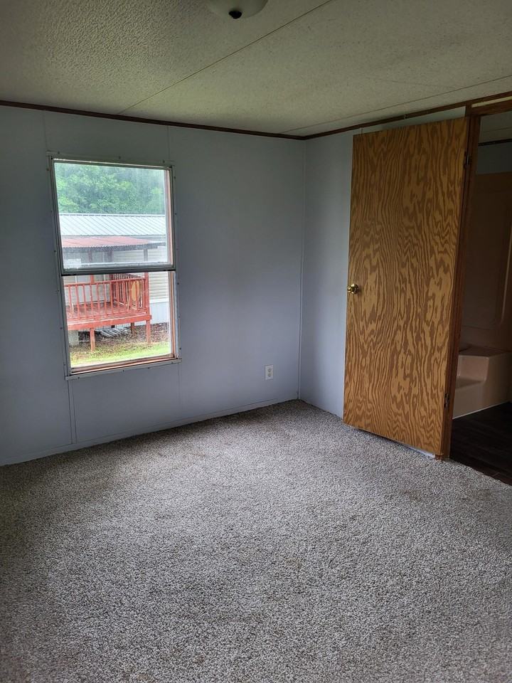 92 Elizabeth Dr #C7 - Photo 4 of 10