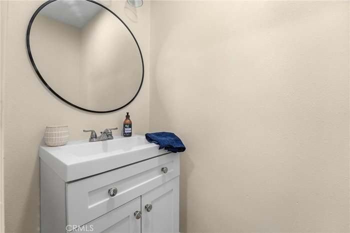 329 Catalpa Ave - Photo 6 of 18