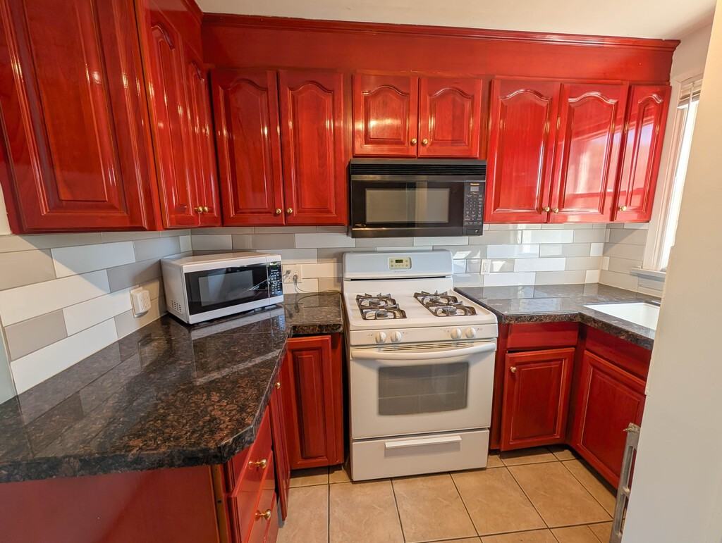 50 Welland Ave - Photo 5 of 17